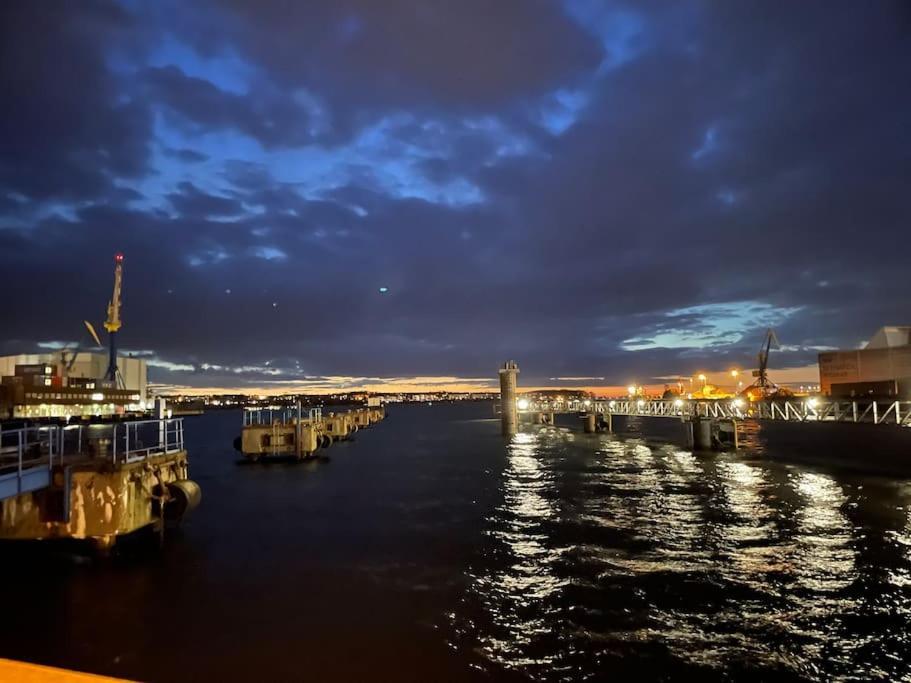 Dock 07 - Modernes 4 Sterne-Ferienapartment Direkt Am Hafen Висмар Экстерьер фото