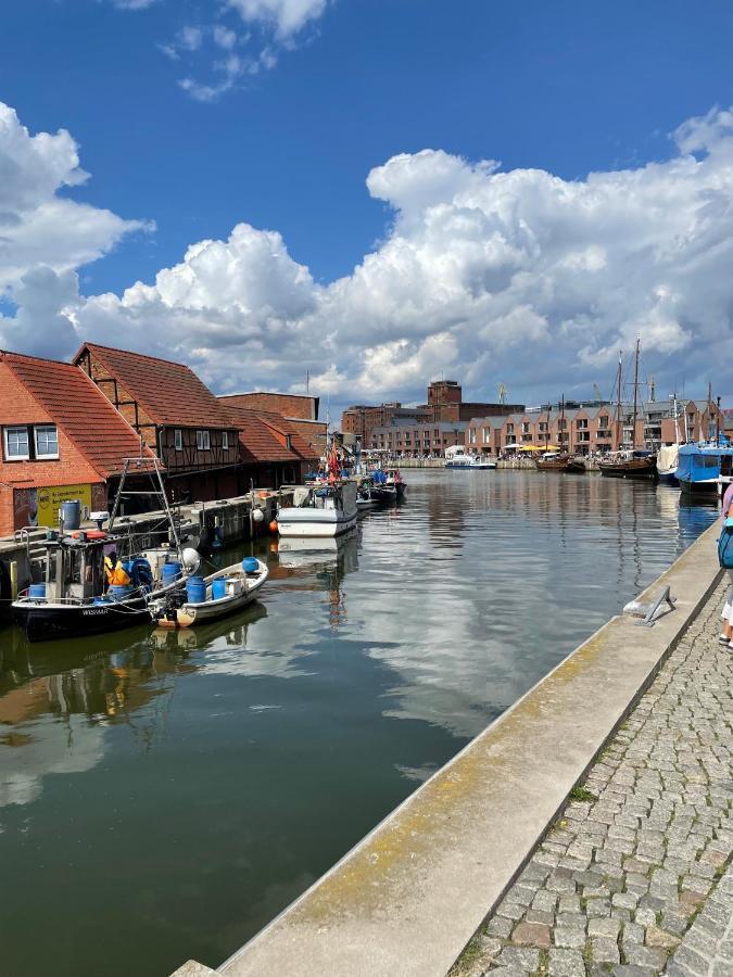 Dock 07 - Modernes 4 Sterne-Ferienapartment Direkt Am Hafen Висмар Экстерьер фото
