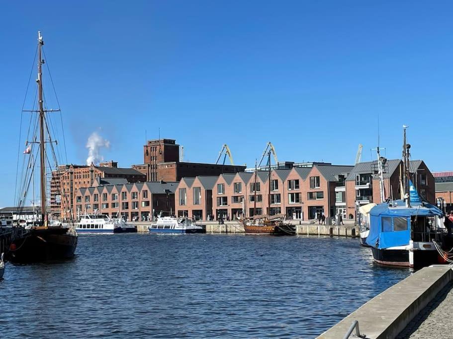 Dock 07 - Modernes 4 Sterne-Ferienapartment Direkt Am Hafen Висмар Экстерьер фото