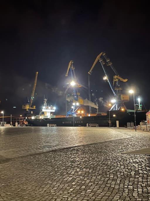 Dock 07 - Modernes 4 Sterne-Ferienapartment Direkt Am Hafen Висмар Экстерьер фото